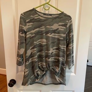 EUC size M camo top